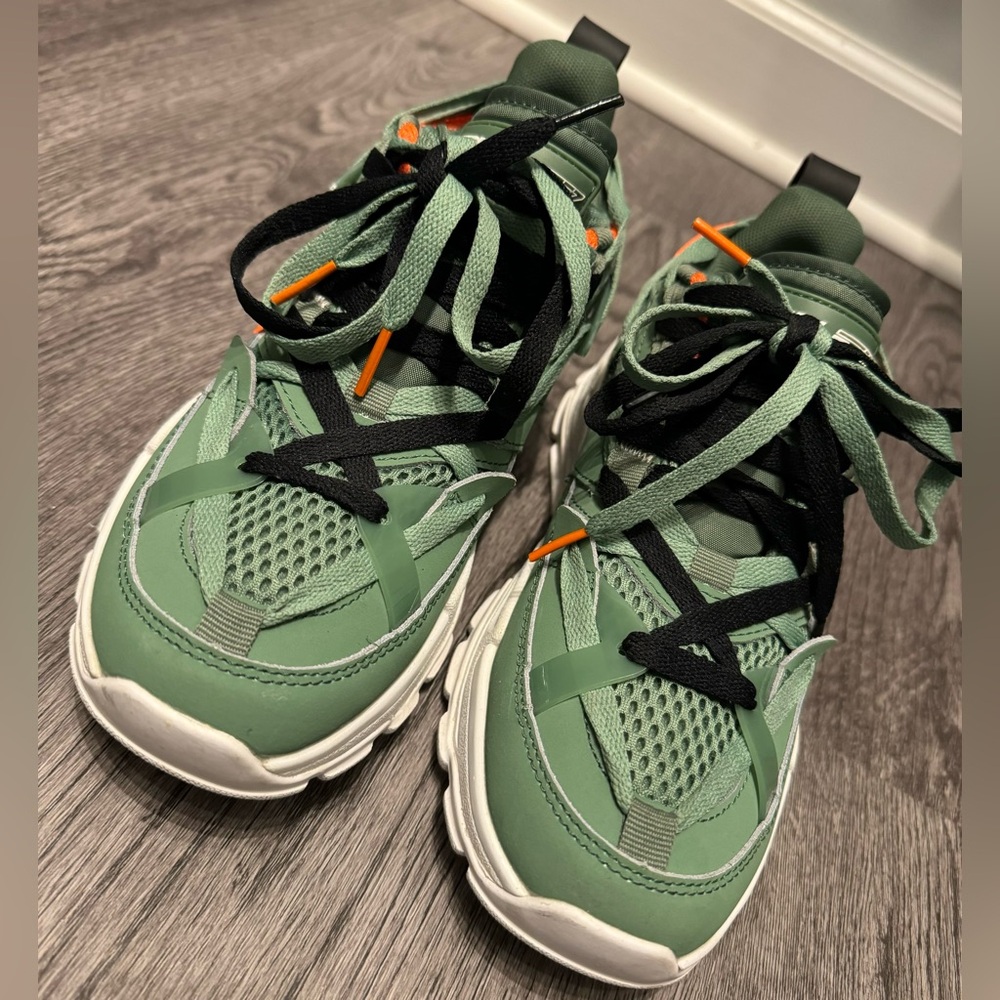 Triple 7 Athletic Shoes Sneakers Size 6 Same Day Shipping Style Fashion Trendy